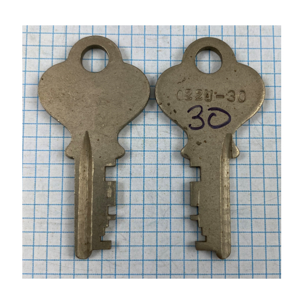 022U30 Key for EAGLE Vintage Trunk Locks Only
